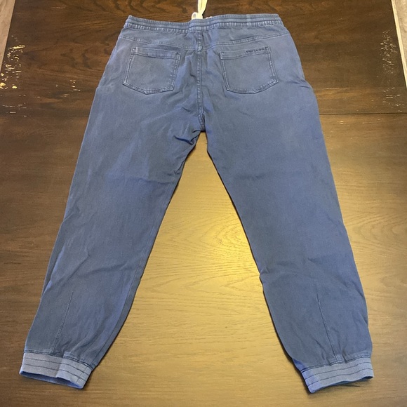 Americanino - Jogger - Sz Lrg. (34 waist) - Condition 6/10 - well worn. - Picture 4 of 5